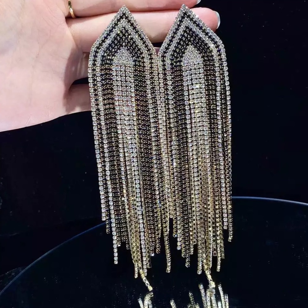 New Gorgeous Stunning Statement Earrings - Picture 3 of 5